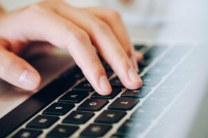 Cómo Aplicar Estos Principios para un Sitio Web Efectivo